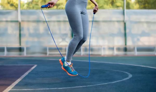 想改善心肺功能的人，建议多跳绳(图1)