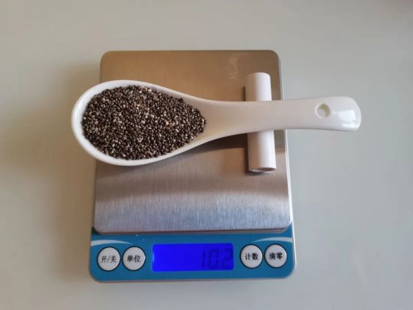 圖：滿滿 1 勺奇亞籽約 10 克（自己拍的）