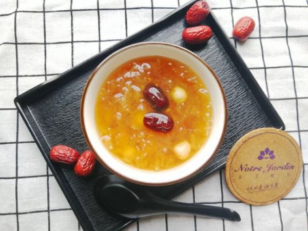 银耳莲子羹～出胶有妙招的做法