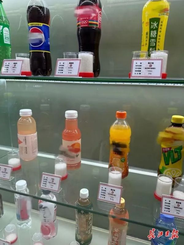 网上爆火!湖北省中医院“最操心展柜”又更新了,网友喊话……