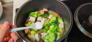 健康又美味的低油水煮米豆腐蔬菜牛腱（健康食谱）的做法 步骤4