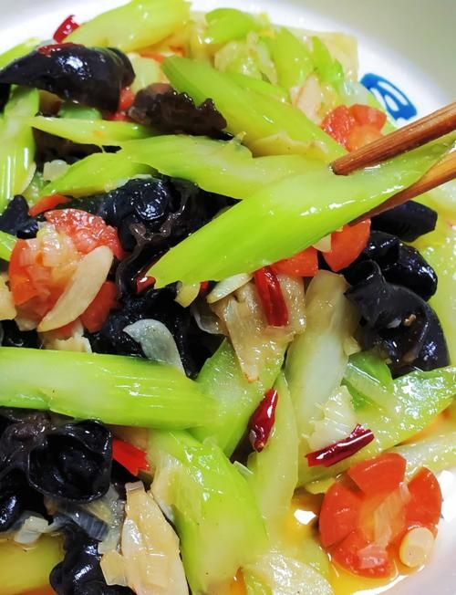 芹菜炒什么吃可以减肥吗