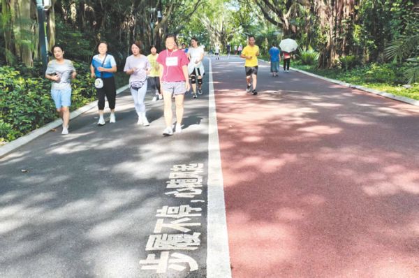 &nbsp;&nbsp;&nbsp;&nbsp;科学饮食加上适量运动，让减肥更高效、更安全。