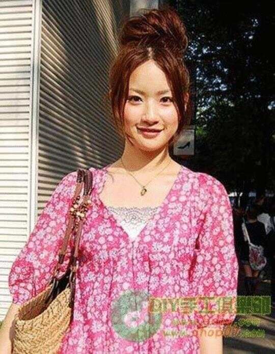 （转）简单六步骤 轻松扎出日本丸子头-2009528222739.jpg