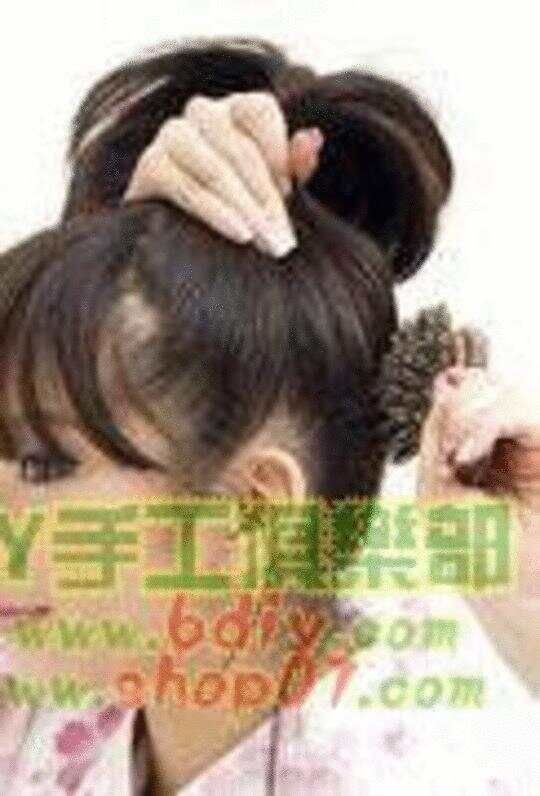 （转）简单六步骤 轻松扎出日本丸子头-20080623160552122.jpg
