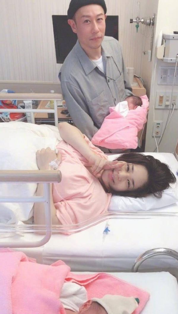 蒼井空罕見露面休閑形象 曬母親抱孫子照片