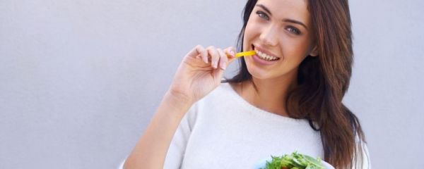 女性经期不宜吃哪些食物 女性经期有哪些饮食禁忌 经期不能吃的食物有哪些