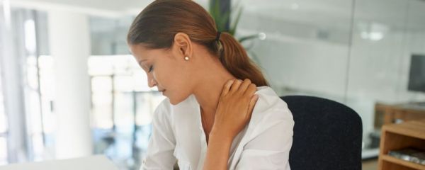 上班族颈椎疼痛怎么办 颈椎疼痛如何按摩 如何缓解颈椎疼痛