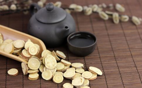黄芪的功效与作用 黄芪的好处有哪些 黄芪红枣枸杞茶做法