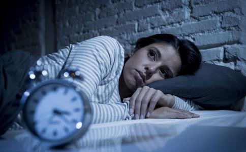 晚上失眠怎么办 晚上失眠如何治疗 晚上失眠有什么偏方能治疗