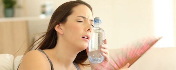 被寒氣入侵的原因 女人日常如何驅(qū)寒保暖 宮寒的原因有哪些