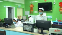 有惊无险！孕妇医院门口分娩 医护人员10分钟完成接生