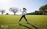 孕期坚持每天1万步，孕妈腹痛出血住进医院，孕期走路还需注意