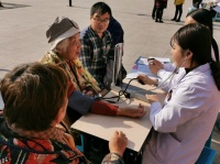 拥有健康  享受生活——文化社区开展健康义诊活动