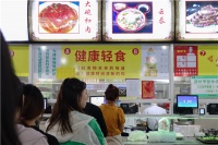 我校食堂开设“轻食”窗口，满足师生营养和健身餐需求