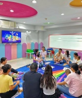 “托儿所里的奇趣生活：娃娃们的日常点滴”