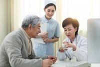 關(guān)注老人心理健康，構(gòu)建和諧社會