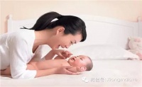 母乳喂养小常识之宝宝的各种大便