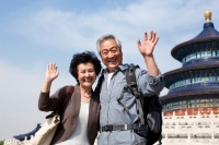 老年朋友们我们要规划退休生活，享受美好时光！