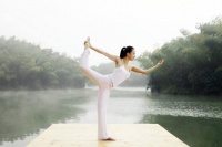 清晨练瑜伽的6大好处，每天一晨练，生活会越来越美好哦