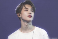 95后男星台上清纯私生活混乱？曝其夜店与女性放肆嗨，互动亲密