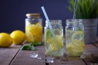 柠檬水的功效与作用：滋润身体，润泽生活