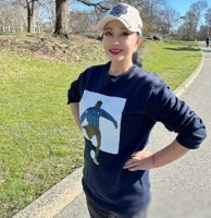 73岁刘晓庆：公园跑步的普通老年生活，心态如少女