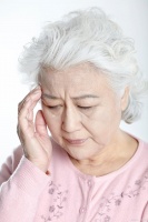 如何有效延缓白发？医生提醒：生活习惯、饮食和护理全指南