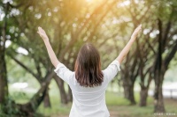 轻松养生，快乐生活！这四个养生动作让你拥有健康身体！