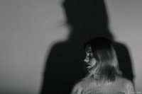 情绪 “过山车”：双相情感障碍的起伏与生活应对