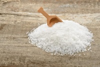 健康生活：避免过度食用盐！