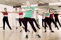 有氧舞蹈的魅力，描绘舞动轻盈的画面，塑造健康生活！