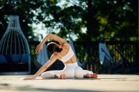 午休瑜伽：办公族的健康生活密码