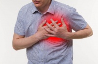 回顾：45岁男子突发胸痛被诊出高血脂，医生：立即改变生活方式