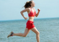 跑步改善健康状态，健康生活从跑步开始，跑步是最好的选择！