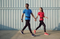 减肥期间要控制好自己饮食和生活习惯，再配合上运动，或效率更高