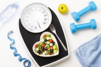 如何在工作和生活中维持减脂计划，避免反弹