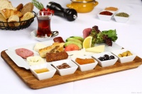 中年养生之道：饮食三多三少别忽视，科学搭配谱写健康生活