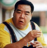 “肥猫”郑则仕，曾多次被媒体爆料去世，如今69岁暴瘦生活怎样了