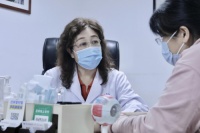 12岁女孩角膜溃疡危机，深圳华厦眼科医院专家精准破局！