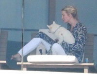 伊万卡近况曝光，买两亿豪宅富婆生活惬意，瘦身成功美出新高度