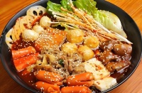 麻辣烫——沸腾红汤里，涮出生活百味！