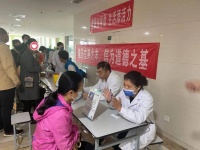 【健康教育与促进】健康加骨劲 生活添活力——平度市人民医院开展预防老年骨质疏松义诊活动