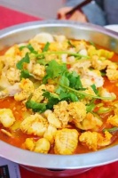 一锅鱼杂，煮出生活的回甘