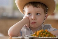 寄宿生活锻炼孩子，专家表示：不提倡寄宿制