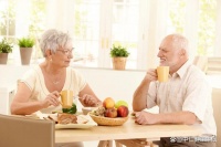 做好老年人的家庭护理，让他们享受健康与快乐的晚年生活！