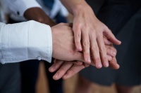 工作生活失衡危机四伏，如何守护员工心理健康？