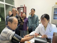 关爱老年口腔 乐享健康生活——旬阳市吕河中心卫生院开展关爱老年人牙齿健康的义诊咨询与宣传活动