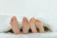 上年纪了过夫妻生活会伤身体？医生直言：做好4点，有益身心健康