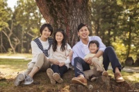 家庭環(huán)境和社會環(huán)境哪一個對孩子的影響更大？